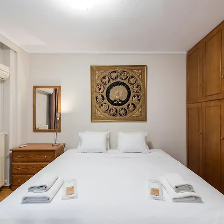 Moon By Halu! Seafront 3-bedroom * 塞萨洛尼基