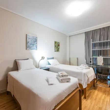 Moon By Halu! Seafront 3-bedroom Salonic