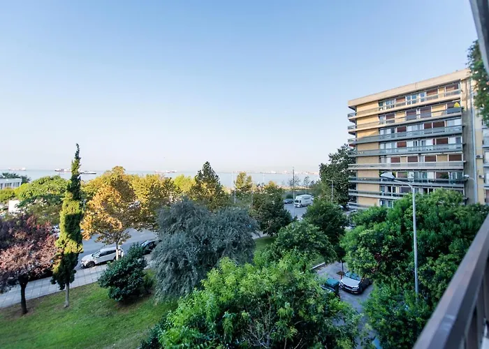 Moon By Halu! Seafront 3-bedroom * Tessalónica
