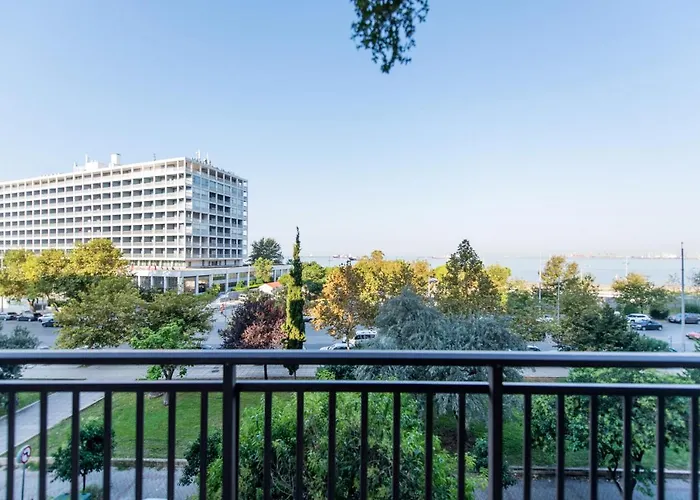 Moon By Halu! Seafront 3-bedroom דירה סלוניקי